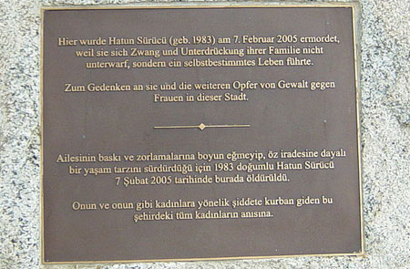 Gedenktafel für Hatun Sürücü in Berlin-Tempelhof